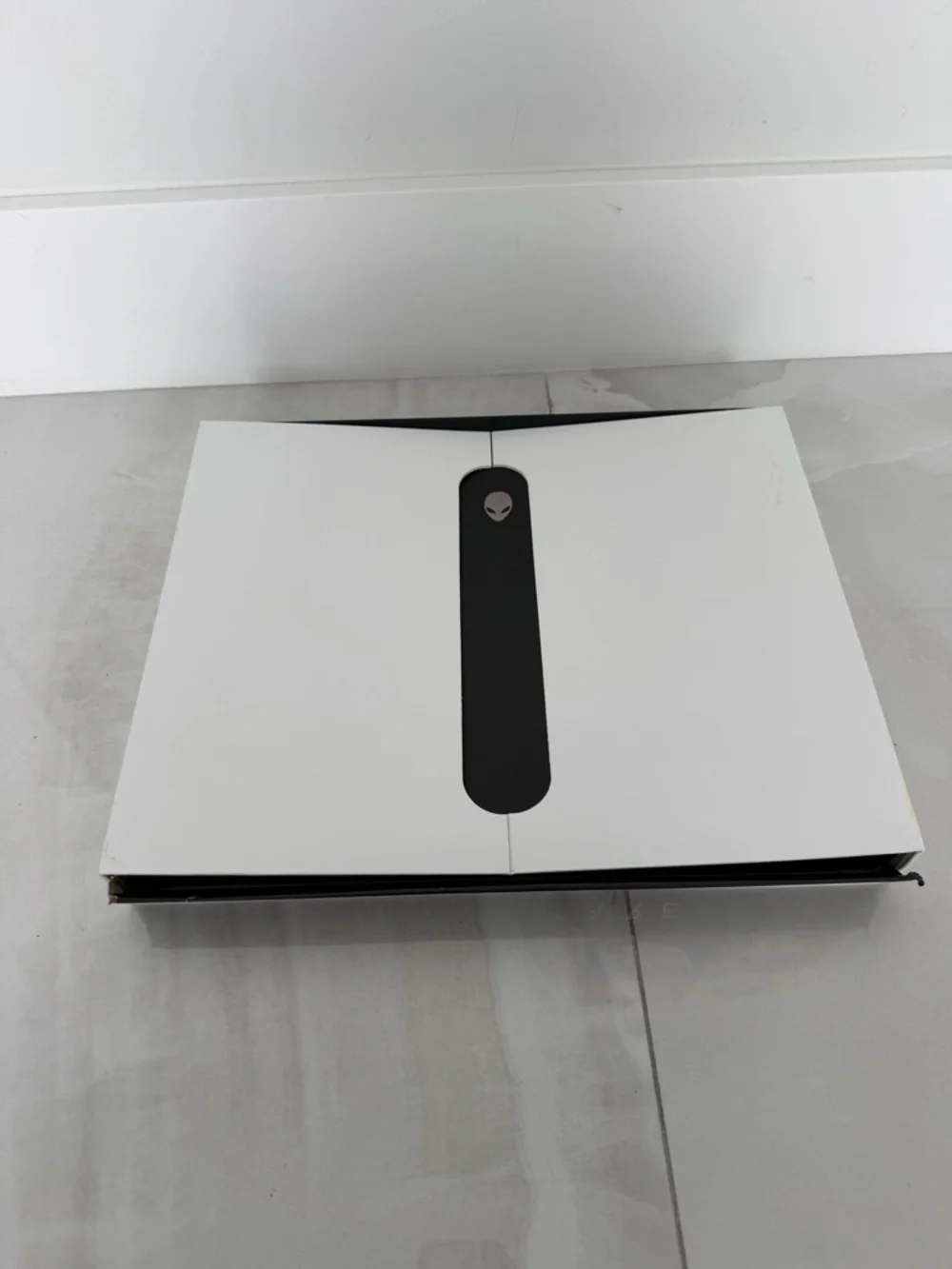 Alienware X16 R2 Empty Gaming Laptop Box - Picture 2 of 12
